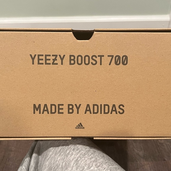 Yeezy Adidas Boost 700 Utility Black - Picture 5 of 7